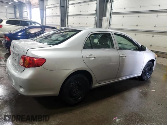 ✅ 2010 Toyota Corolla LE • VIN: 1NXBU4EE2AZ236891 • Lot: 67538195. Wystawiony na Copart z przebiegiem 253 337 mil. Bezpłatny archiwum sprzedaży aukcyjnych z USA i szczegółowy raport historii pojazdu na DreamBid. Zdjęcie 3.