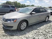 ✅ 2013 Volkswagen Passat S • VIN: 1VWAH7A34DC144702 • Лот: 55586315. Опубликован ранее на Copart с пробегом 112 119 миль. Бесплатный доступ к архиву аукционных продаж из США и подробный отчёт об истории автомобиля на DreamBid. Изображение 1.