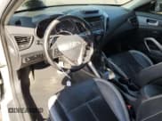 ✅ 2013 Hyundai Veloster Turbo • VIN: KMHTC6AE4DU151399 • Lot: 74385244. Wystawiony na Copart z przebiegiem 141 488 mil. Bezpłatny archiwum sprzedaży aukcyjnych z USA i szczegółowy raport historii pojazdu na DreamBid. Zdjęcie 8.