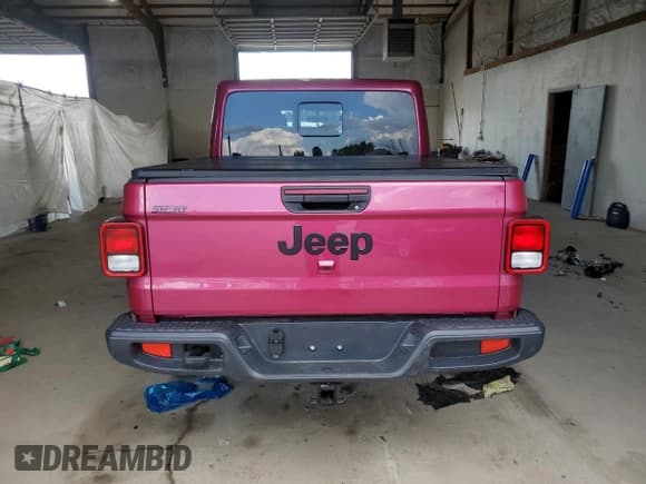 ✅ 2024 Jeep Gladiator Sport S • VIN: 1C6HJTAG5RL131165 • Lot: 64739695. Wystawiony na Copart z przebiegiem 7 054 mil. Bezpłatny archiwum sprzedaży aukcyjnych z USA i szczegółowy raport historii pojazdu na DreamBid. Zdjęcie 6.