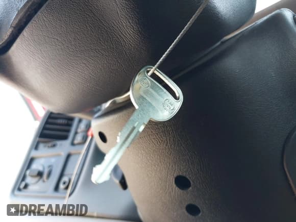 ✅ 2001 GMC Yukon SLT • VIN: 1GKEK13TX1J189736 • Lot: 42409308. Wystawiony na IAAI z przebiegiem 234 259 mil. Bezpłatny archiwum sprzedaży aukcyjnych z USA i szczegółowy raport historii pojazdu na DreamBid. Zdjęcie 11.