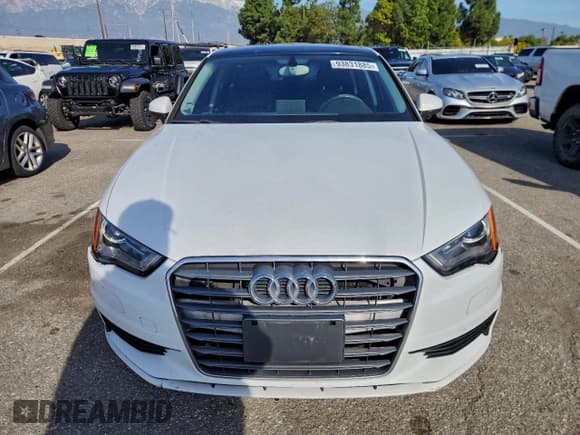 ✅ 2015 Audi A3 Premium • VIN: WAUACGFF8F1002286 • Lot: 93831885. Wystawiony na Copart z przebiegiem 92 398 mil. Bezpłatny archiwum sprzedaży aukcyjnych z USA i szczegółowy raport historii pojazdu na DreamBid. Zdjęcie 5.