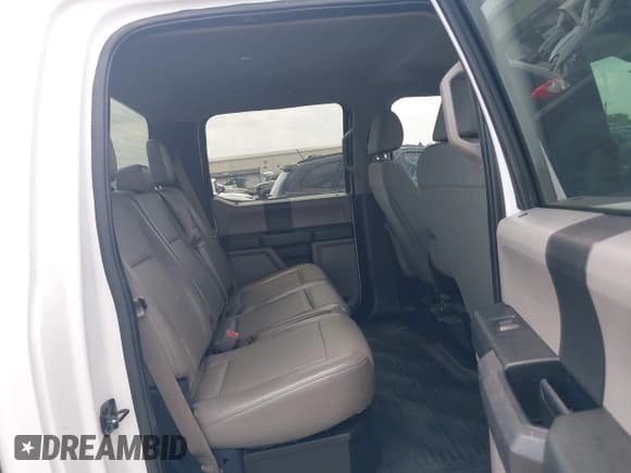 ✅ 2017 Ford F-150 XL • VIN: 1FTEW1EF1HKE26514 • Лот: 42173628. Опубликован ранее на IAAI с пробегом 122 415 миль. Бесплатный доступ к архиву аукционных продаж из США и подробный отчёт об истории автомобиля на DreamBid. Изображение 8.