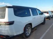 ✅ 2024 Jeep Grand Wagoneer Series II • VIN: 1C4SJSFP2RS119434 • Lot: 41450799. Wystawiony na IAAI z przebiegiem 33 002 mil. Bezpłatny archiwum sprzedaży aukcyjnych z USA i szczegółowy raport historii pojazdu na DreamBid. Zdjęcie 13.