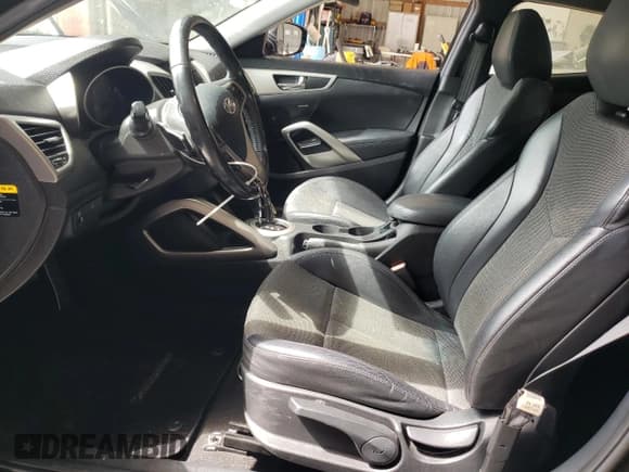 ✅ 2013 Hyundai Veloster w/Black Int • VIN: KMHTC6AD8DU179536 • Lot: 54532414. Wystawiony na Copart z przebiegiem 92 496 mil. Bezpłatny archiwum sprzedaży aukcyjnych z USA i szczegółowy raport historii pojazdu na DreamBid. Zdjęcie 7.