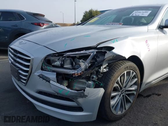 ✅ 2016 Hyundai Genesis 3.8L • VIN: KMHGN4JE2GU117966 • Lot: 41467680. Wystawiony na IAAI z przebiegiem 90 908 mil. Bezpłatny archiwum sprzedaży aukcyjnych z USA i szczegółowy raport historii pojazdu na DreamBid. Zdjęcie 6.