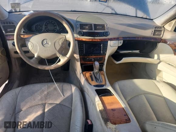 ✅ 2005 Mercedes-Benz E 500 • VIN: WDBUF70J35A691235 • Lot: 93189855. Wystawiony na Copart z przebiegiem 164 055 mil. Bezpłatny archiwum sprzedaży aukcyjnych z USA i szczegółowy raport historii pojazdu na DreamBid. Zdjęcie 8.