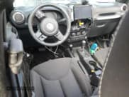 ✅ 2018 Jeep Wrangler Unlimited Sahara • VIN: 1C4HJWEG4JL873243 • Лот: 81642765. Опубликован ранее на Copart с пробегом 95 296 миль. Бесплатный доступ к архиву аукционных продаж из США и подробный отчёт об истории автомобиля на DreamBid. Изображение 8.