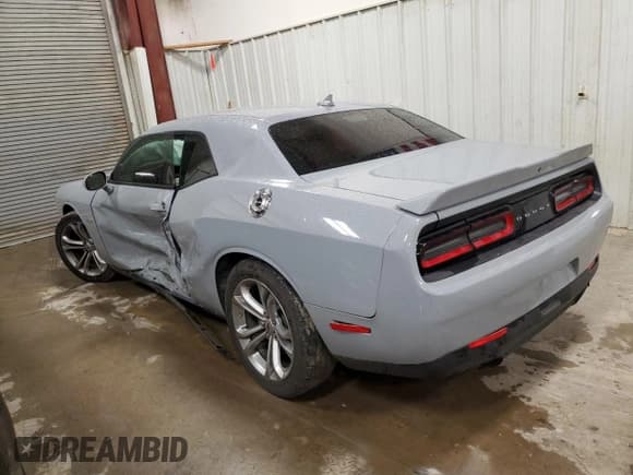✅ 2022 Dodge Challenger R/T • VIN: 2C3CDZBT8NH144352 • Lot: 44804763. Wystawiony na Copart z przebiegiem 19 974 mil. Bezpłatny archiwum sprzedaży aukcyjnych z USA i szczegółowy raport historii pojazdu na DreamBid. Zdjęcie 2.