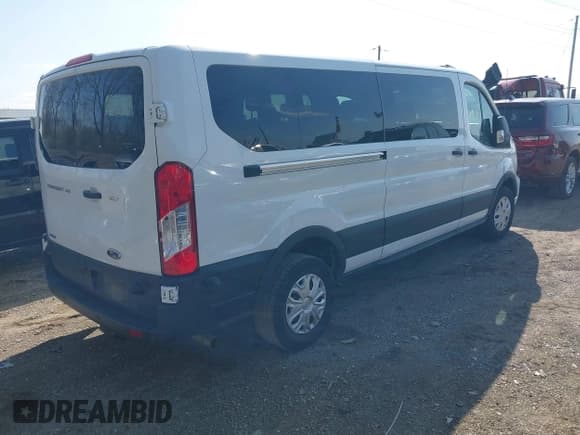 ✅ 2024 Ford Transit Passenger XL • VIN: 1FBAX2YG4RKA02384 • Lot: 41924074. Wystawiony na IAAI z przebiegiem 30 122 mil. Bezpłatny archiwum sprzedaży aukcyjnych z USA i szczegółowy raport historii pojazdu na DreamBid. Zdjęcie 4.