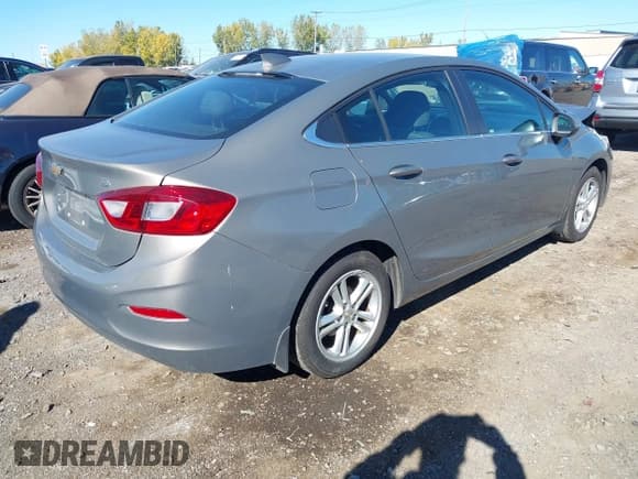 ✅ 2018 Chevrolet Cruze LT • VIN: 1G1BE5SM3J7226199 • Lot: 43466842. Listed on IAAI with 67,601 mi. Free auction sales archive from the USA and detailed vehicle history report at DreamBid. Image 4.