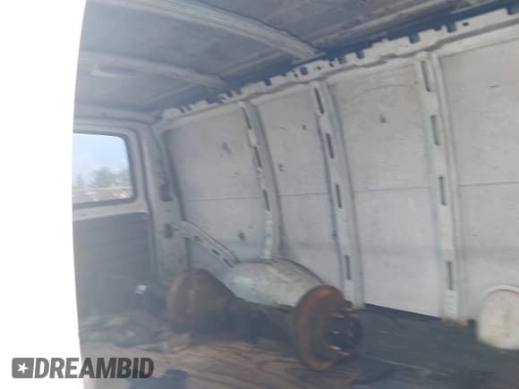 ✅ 2009 Chevrolet Express Cargo • VIN: 1GCGG25C091140470 • Lot: 42817750. Listed on IAAI with 149,011 mi. Free auction sales archive from the USA and detailed vehicle history report at DreamBid. Image 8.