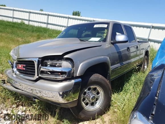 ✅ 2002 GMC Sierra 1500HD SLE • VIN: 1GTGC13U12F157806 • Lot: 61064885. Listed on Copart with 100,361 mi. Free auction sales archive from the USA and detailed vehicle history report at DreamBid. Image 1.