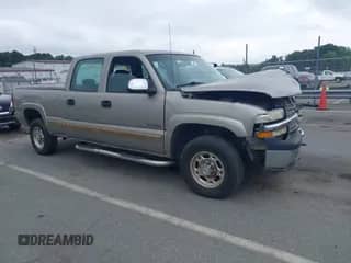 2002 Chevrolet Silverado 1500HD LT z VIN 1GCGK13U02F157489, wystawiony jako IAAI lot #42789384 z przebiegiem Nie podano mil oraz . Historia ofert i sprzedaży dostępna na DreamBid. Obrazek 1.