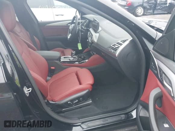 ✅ 2025 BMW X4 xDrive30i • VIN: 5UX33DT0XS9Z76047 • Lot: 43004849. Listed on IAAI with 2,038 mi. Free auction sales archive from the USA and detailed vehicle history report at DreamBid. Image 5.