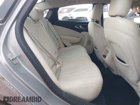 ✅ 2015 Chrysler 200 Limited • VIN: 1C3CCCAB2FN587131 • Lot: 41202550. Listed on IAAI with 105,715 mi. Free auction sales archive from the USA and detailed vehicle history report at DreamBid. Image 8.