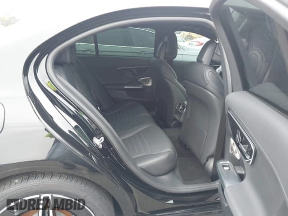 ✅ 2024 Mercedes-Benz C 300 • VIN: W1KAF4HB2RR190933 • Лот: 43398611. Опубликован ранее на IAAI с пробегом 2 745 миль. Бесплатный доступ к архиву аукционных продаж из США и подробный отчёт об истории автомобиля на DreamBid. Изображение 8.