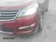 2017 Chevrolet Traverse LT z VIN 1GNKRGKD2HJ205761, wystawiony jako IAAI lot #43362483 z przebiegiem 89 450 mil mil oraz . Historia ofert i sprzedaży dostępna na DreamBid. Obrazek 18.