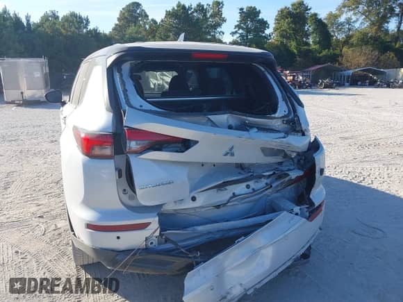 2023 Mitsubishi Outlander SEL с VIN JA4J3VA89PZ010457, выставлен на аукционе IAAI как лот 40699749 с пробегом 10 429 миль миль и . История ставок и продаж доступна на DreamBid. Изображение 6.