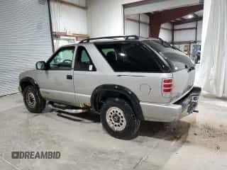 2000 Chevrolet Blazer LS z VIN 1GNCT18W9YK188091, wystawiony jako Copart lot #78592844 z przebiegiem 69 497 mil mil oraz Szkoda całkowita • Salvage title. Historia ofert i sprzedaży dostępna na DreamBid. Obrazek 2.