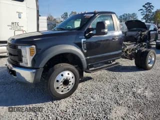 ✅ 2019 Ford F-450 XL • VIN: 1FDUF4GY7KED57079 • Lot: 80955984. Wystawiony na Copart z przebiegiem 237 937 mil. Bezpłatny archiwum sprzedaży aukcyjnych z USA i szczegółowy raport historii pojazdu na DreamBid. Zdjęcie 1.