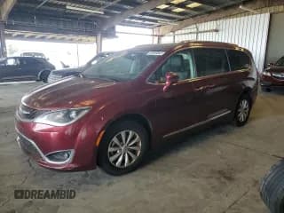 ✅ 2018 Chrysler Pacifica Touring L • VIN: 2C4RC1BG6JR217803 • Lot: 85095885. Wystawiony na Copart z przebiegiem 134 071 mil. Bezpłatny archiwum sprzedaży aukcyjnych z USA i szczegółowy raport historii pojazdu na DreamBid. Zdjęcie 1.