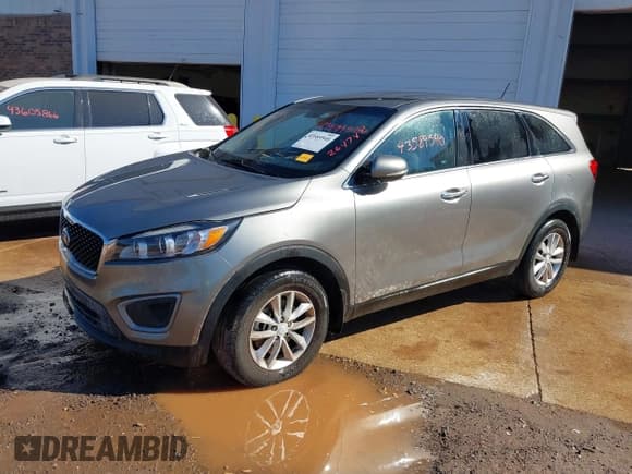 ✅ 2017 Kia Sorento L • VIN: 5XYPG4A32HG264742 • Lot: 43589540. Wystawiony na IAAI z przebiegiem 214 908 mil. Bezpłatny archiwum sprzedaży aukcyjnych z USA i szczegółowy raport historii pojazdu na DreamBid. Zdjęcie 17.