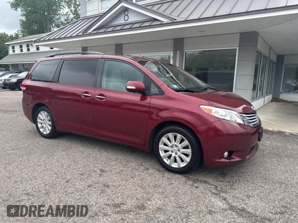 ✅ 2013 Toyota Sienna XLE • VIN: 5TDDK3DC3DS058382 • Lot: 42521554. Wystawiony na IAAI z przebiegiem 276 065 mil. Bezpłatny archiwum sprzedaży aukcyjnych z USA i szczegółowy raport historii pojazdu na DreamBid. Zdjęcie 1.