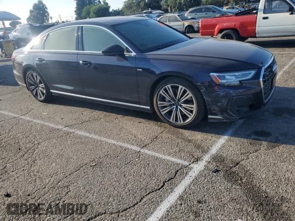 ✅ 2022 Audi A8 • VIN: WAULDAF8XNN002950 • Lot: 64698034. Wystawiony na Copart z przebiegiem 33 781 mil. Bezpłatny archiwum sprzedaży aukcyjnych z USA i szczegółowy raport historii pojazdu na DreamBid. Zdjęcie 4.