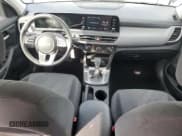 ✅ 2025 Kia Seltos LX • VIN: KNDEPCAA4S7694194 • Lot: 86108055. Wystawiony na Copart z przebiegiem 41 159 mil. Bezpłatny archiwum sprzedaży aukcyjnych z USA i szczegółowy raport historii pojazdu na DreamBid. Zdjęcie 8.