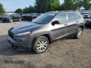 ✅ 2018 Jeep Cherokee Latitude • VIN: 1C4PJLCX3JD588931 • Lot: 62922455. Wystawiony na Copart z przebiegiem 119 179 mil. Bezpłatny archiwum sprzedaży aukcyjnych z USA i szczegółowy raport historii pojazdu na DreamBid. Zdjęcie 1.