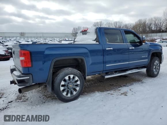✅ 2017 GMC Sierra 2500HD SLT • VIN: 1GT12TEY9HF116773 • Lot: 41643885. Wystawiony na Copart z przebiegiem Nie podano. Bezpłatny archiwum sprzedaży aukcyjnych z USA i szczegółowy raport historii pojazdu na DreamBid. Zdjęcie 3.