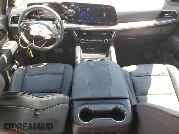 ✅ 2025 Chevrolet Suburban RST • VIN: 1GNS6ERD0SR134023 • Lot: 59014585. Listed on Copart with 5,854 mi. Free auction sales archive from the USA and detailed vehicle history report at DreamBid. Image 8.