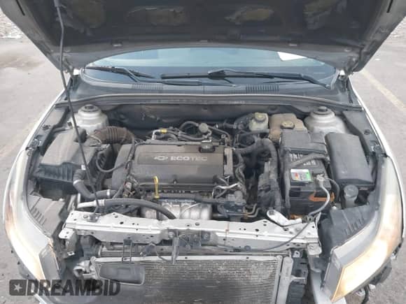 2015 Chevrolet Cruze LS z VIN 1G1PA5SG4F7172429, wystawiony jako IAAI lot #42623007 z przebiegiem 102 506 mil mil oraz . Historia ofert i sprzedaży dostępna na DreamBid. Obrazek 10.