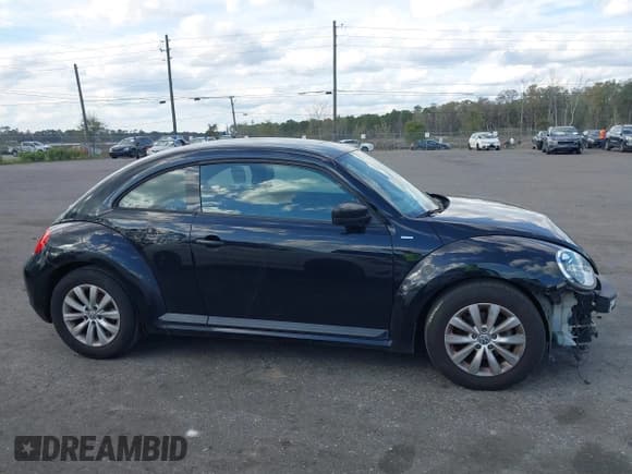 ✅ 2016 Volkswagen Beetle Wolfsburg Edition • VIN: 3VWF17AT8GM610211 • Lot: 41794336. Wystawiony na IAAI z przebiegiem 114 080 mil. Bezpłatny archiwum sprzedaży aukcyjnych z USA i szczegółowy raport historii pojazdu na DreamBid. Zdjęcie 13.