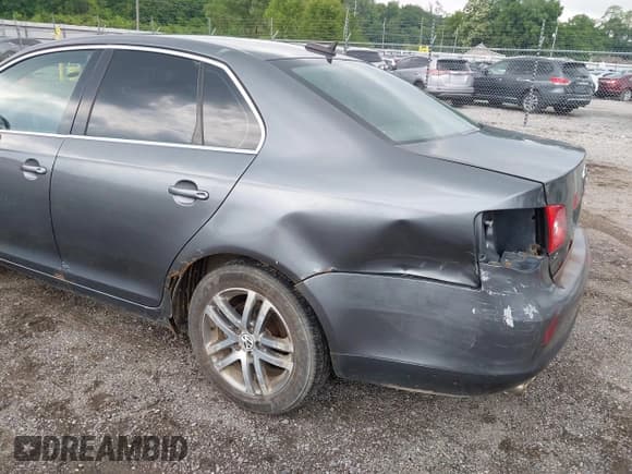 ✅ 2005 Volkswagen Jetta 2.5L • VIN: 3VWRF71K15M618069 • Lot: 42436885. Listed on IAAI with 206,033 mi. Free auction sales archive from the USA and detailed vehicle history report at DreamBid. Image 6.