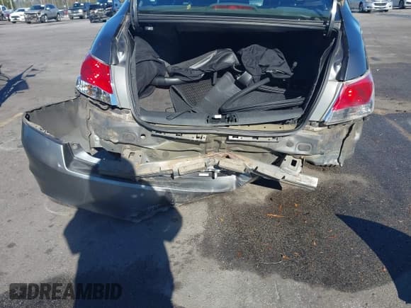 ✅ 2008 Honda Accord LX • VIN: 1HGCP26398A011012 • Lot: 43673002. Wystawiony na IAAI z przebiegiem 169 832 mil. Bezpłatny archiwum sprzedaży aukcyjnych z USA i szczegółowy raport historii pojazdu na DreamBid. Zdjęcie 6.