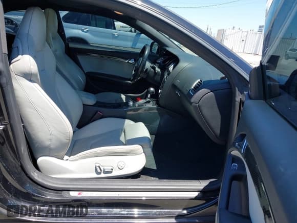 ✅ 2013 Audi RS 5 • VIN: WUAC6AFR7DA901876 • Lot: 42650313. Wystawiony na IAAI z przebiegiem 110 472 mil. Bezpłatny archiwum sprzedaży aukcyjnych z USA i szczegółowy raport historii pojazdu na DreamBid. Zdjęcie 5.