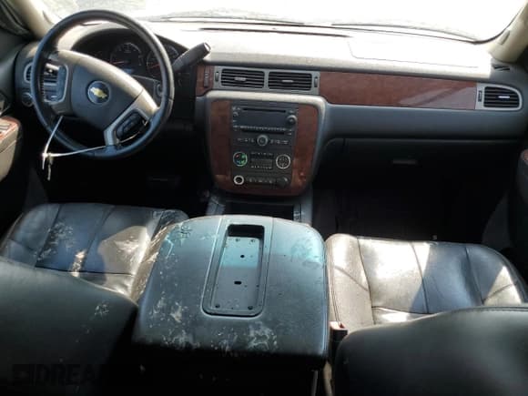 ✅ 2011 Chevrolet Suburban LT • VIN: 1GNSKJE39BR224014 • Lot: 63643594. Wystawiony na Copart z przebiegiem 201 026 mil. Bezpłatny archiwum sprzedaży aukcyjnych z USA i szczegółowy raport historii pojazdu na DreamBid. Zdjęcie 8.