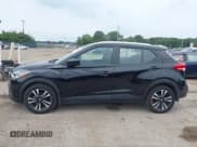 ✅ 2020 Nissan Kicks SV • VIN: 3N1CP5CV2LL545592 • Lot: 42869580. Wystawiony na IAAI z przebiegiem 104 850 mil. Bezpłatny archiwum sprzedaży aukcyjnych z USA i szczegółowy raport historii pojazdu na DreamBid. Zdjęcie 15.