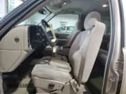 ✅ 2004 Chevrolet Silverado 1500 LS • VIN: 2GCEK13TX41418555 • Lot: 63997115. Wystawiony na Copart z przebiegiem 172 329 mil. Bezpłatny archiwum sprzedaży aukcyjnych z USA i szczegółowy raport historii pojazdu na DreamBid. Zdjęcie 7.