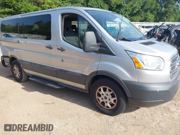 ✅ 2015 Ford Transit XL • VIN: 1FMZK1YM1FKB06349 • Lot: 42756713. Wystawiony na IAAI z przebiegiem 107 875 mil. Bezpłatny archiwum sprzedaży aukcyjnych z USA i szczegółowy raport historii pojazdu na DreamBid. Zdjęcie 1.