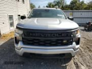 ✅ 2022 Chevrolet Silverado 1500 Custom • VIN: 3GCPDBEK3NG512184 • Lot: 84816405. Wystawiony na Copart z przebiegiem 15 411 mil. Bezpłatny archiwum sprzedaży aukcyjnych z USA i szczegółowy raport historii pojazdu na DreamBid. Zdjęcie 5.