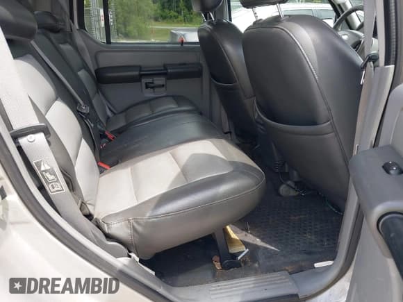 ✅ 2003 Ford Explorer Sport Trac XLS • VIN: 1FMZU77E23UA64779 • Lot: 42241409. Wystawiony na IAAI z przebiegiem 212 608 mil. Bezpłatny archiwum sprzedaży aukcyjnych z USA i szczegółowy raport historii pojazdu na DreamBid. Zdjęcie 8.