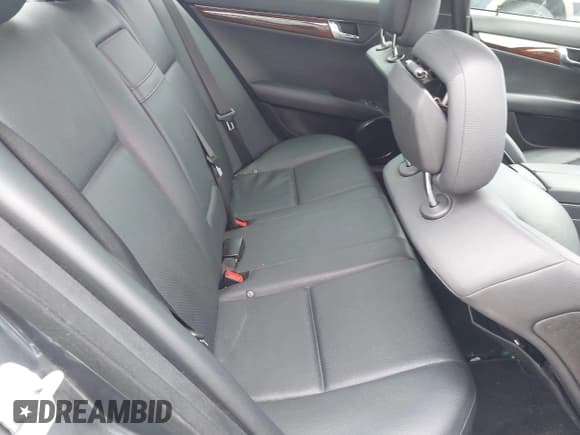 ✅ 2009 Mercedes-Benz C 300 Sport • VIN: WDDGF54X89R041489 • Lot: 42363616. Listed on IAAI with 212,188 mi. Free auction sales archive from the USA and detailed vehicle history report at DreamBid. Image 8.