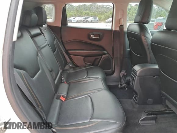 ✅ 2018 Jeep Compass Limited • VIN: 3C4NJCCB7JT368200 • Lot: 94983905. Wystawiony na Copart z przebiegiem 51 716 mil. Bezpłatny archiwum sprzedaży aukcyjnych z USA i szczegółowy raport historii pojazdu na DreamBid. Zdjęcie 11.