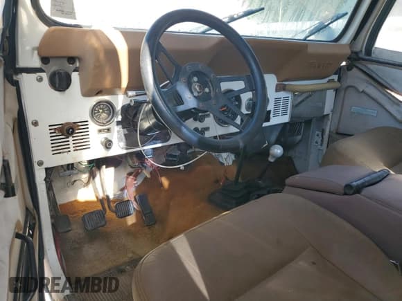 ✅ 1985 Jeep CJ • VIN: 1JCCF87E2FT063294 • Lot: 83882604. Listed on Copart with 10,428 mi. Free auction sales archive from the USA and detailed vehicle history report at DreamBid. Image 8.