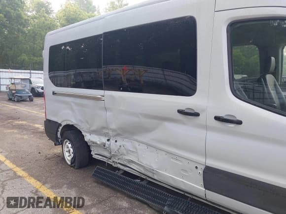 ✅ 2023 Ford Transit Passenger XL • VIN: 1FBAX2C85PKB42666 • Lot: 42424233. Listed on IAAI with 13,835 mi. Free auction sales archive from the USA and detailed vehicle history report at DreamBid. Image 6.