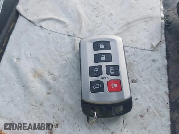 ✅ 2017 Toyota Sienna XLE • VIN: 5TDDZ3DC4HS160419 • Lot: 41633767. Listed on IAAI with 84,888 mi. Free auction sales archive from the USA and detailed vehicle history report at DreamBid. Image 11.