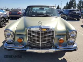 ✅ 1973 Mercedes-Benz 280 • VIN: 10806712019864 • Лот: 50071435. Опубликован ранее на Copart с пробегом 13 922 миль. Бесплатный доступ к архиву аукционных продаж из США и подробный отчёт об истории автомобиля на DreamBid. Изображение 5.